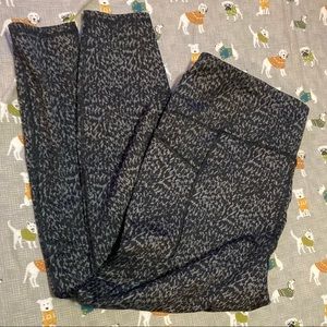 Great condition. Thick grey leopard workout pants. Has pockets. Squat proof XXL